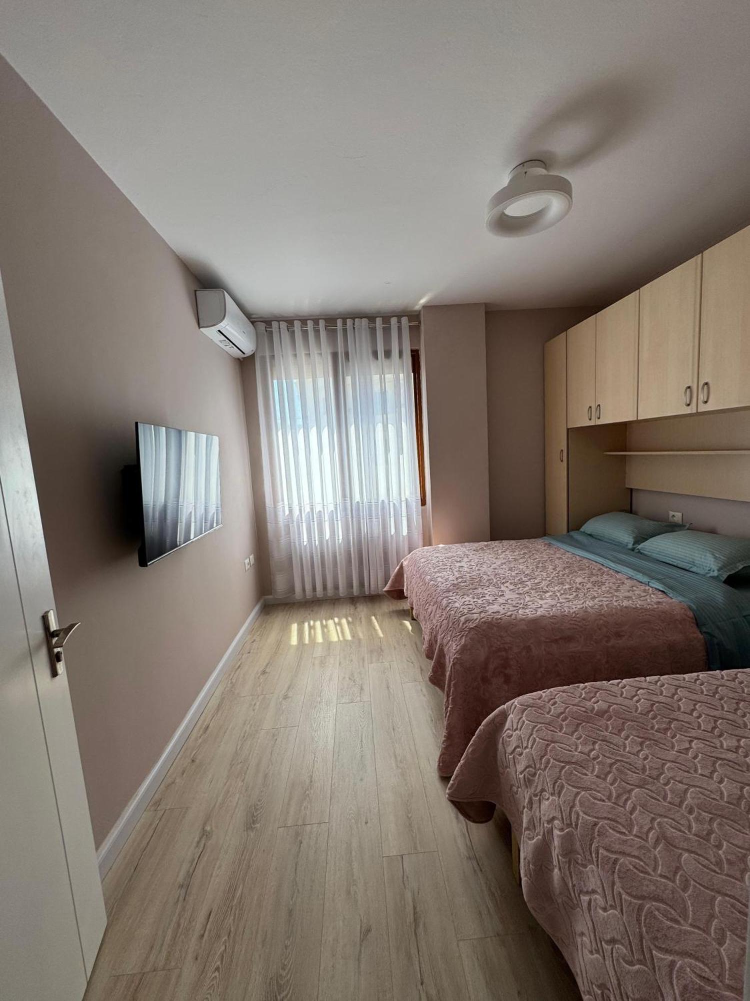 Orange Apartment Golem  Kültér fotó